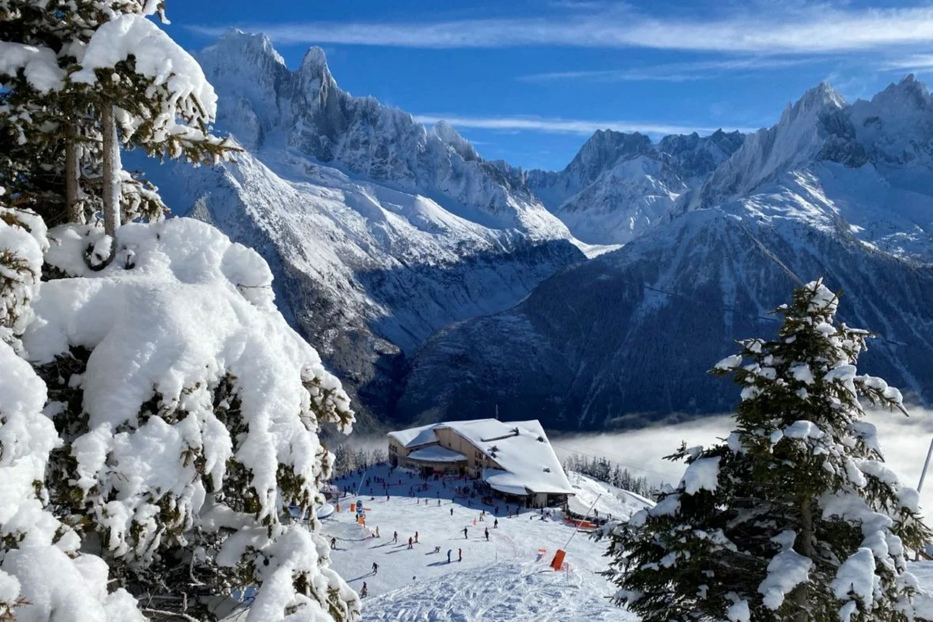 383棋牌推荐霞慕尼勃朗峰滑雪场景